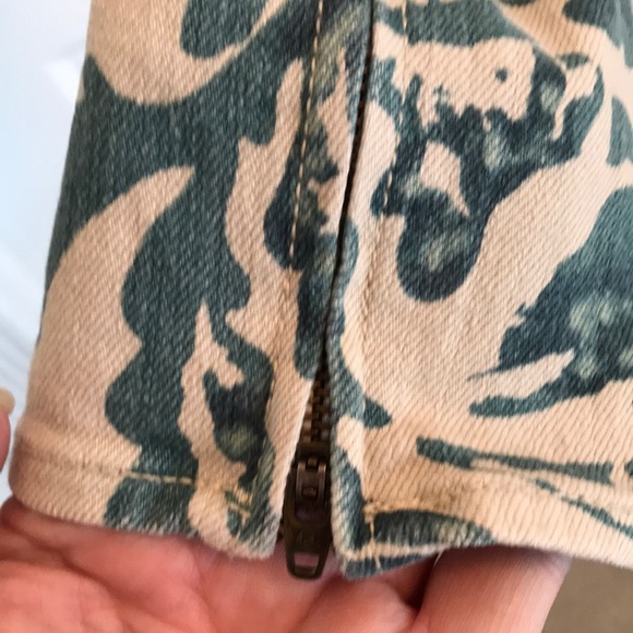 Tan Jeans with retro ink pattern. Zipper ankles - Picture 4 of 7